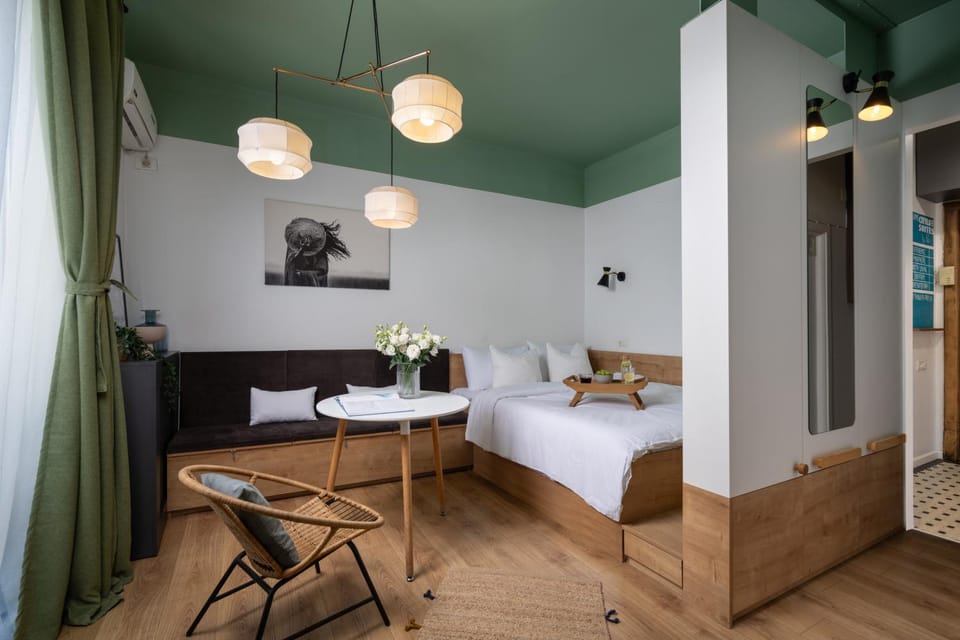 Bed, Living room, Photo of the whole room, Seating area, Dining area, Bedroom