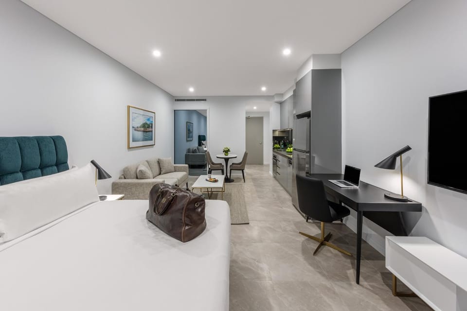 Bed, Photo of the whole room, Seating area