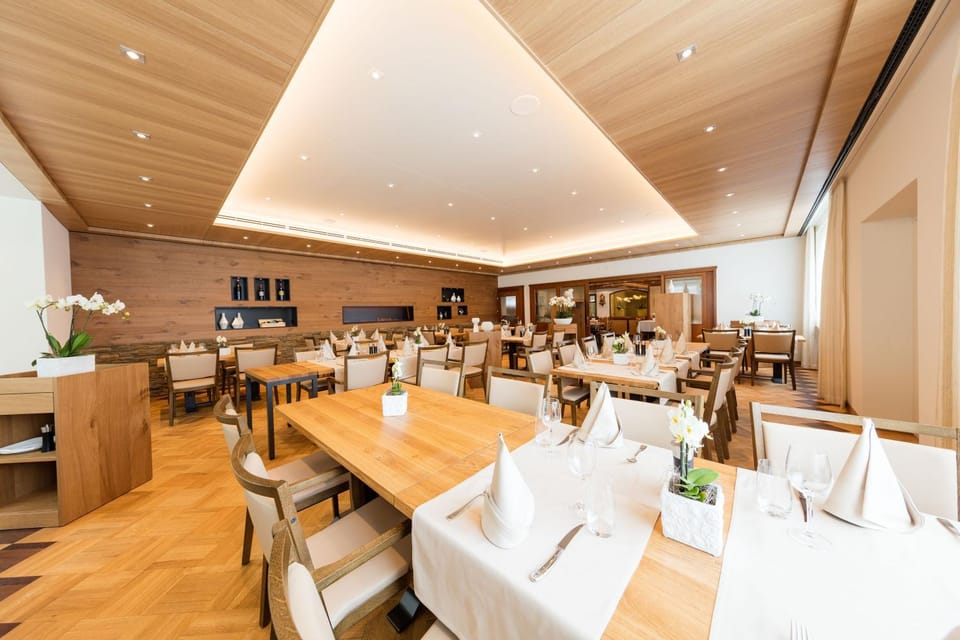 Restaurant/places to eat, Banquet/Function facilities