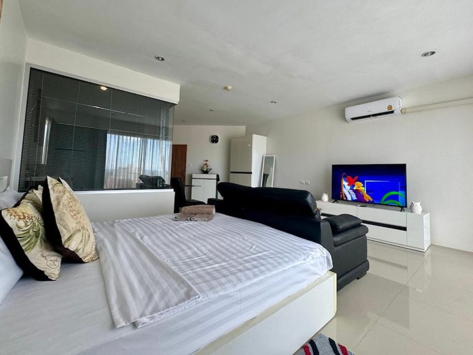 Thawi Studio with Sea View in Chic Condo Apartment in Phuket