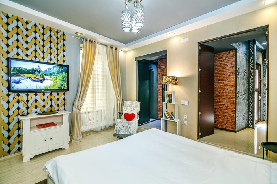 Bed, TV and multimedia, Photo of the whole room, Bedroom, wardrobe
