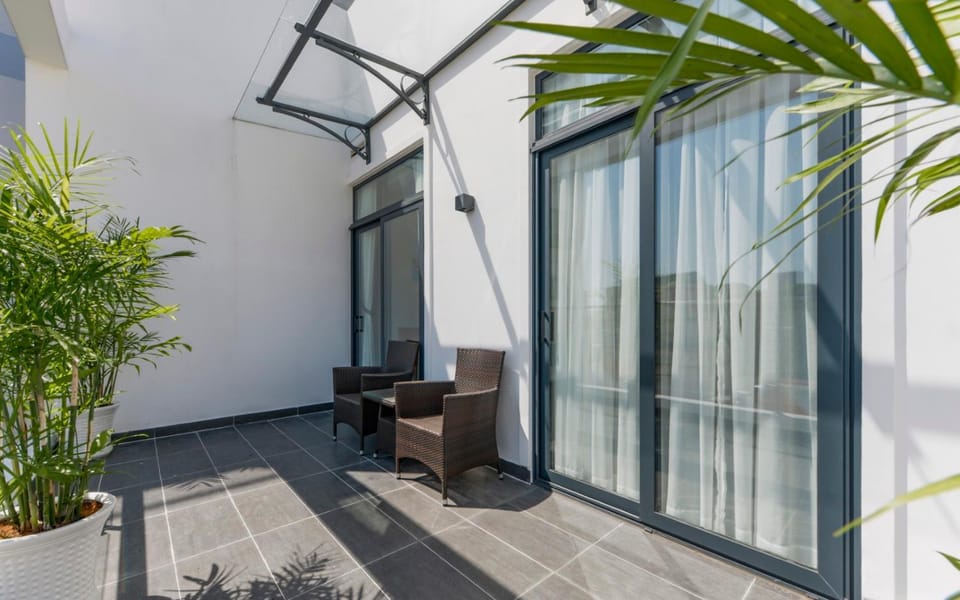 Balcony/Terrace, Garden view