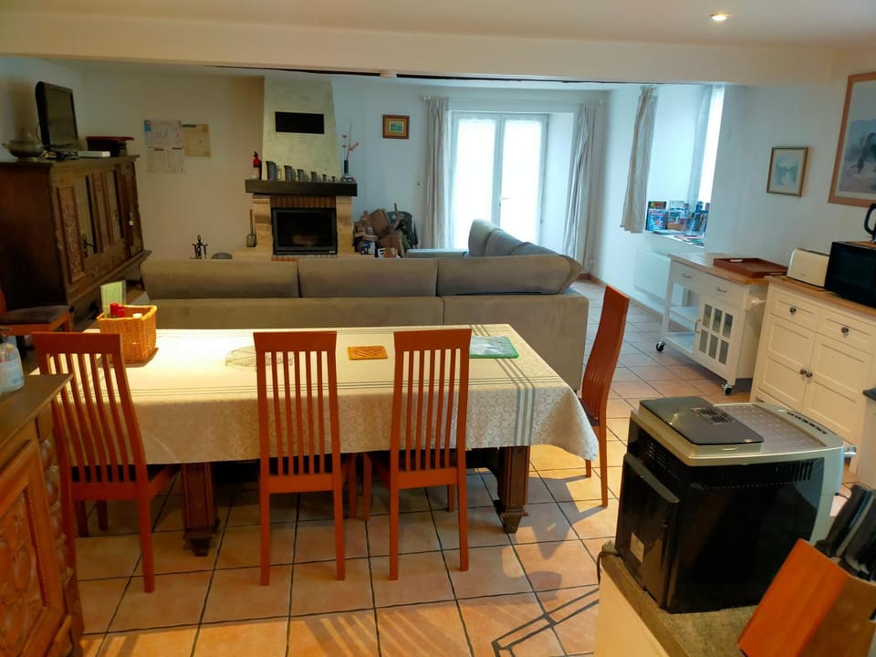 Living room, Dining area