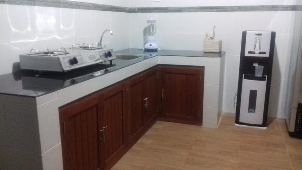 Kitchen or kitchenette, Communal kitchen