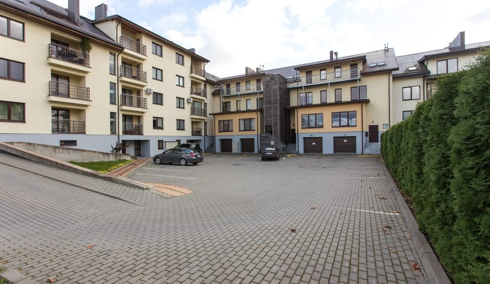 Property building, Neighbourhood, Parking