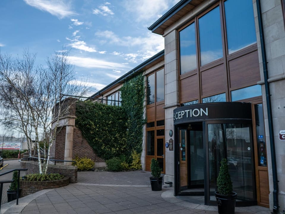 Property building, Facade/entrance