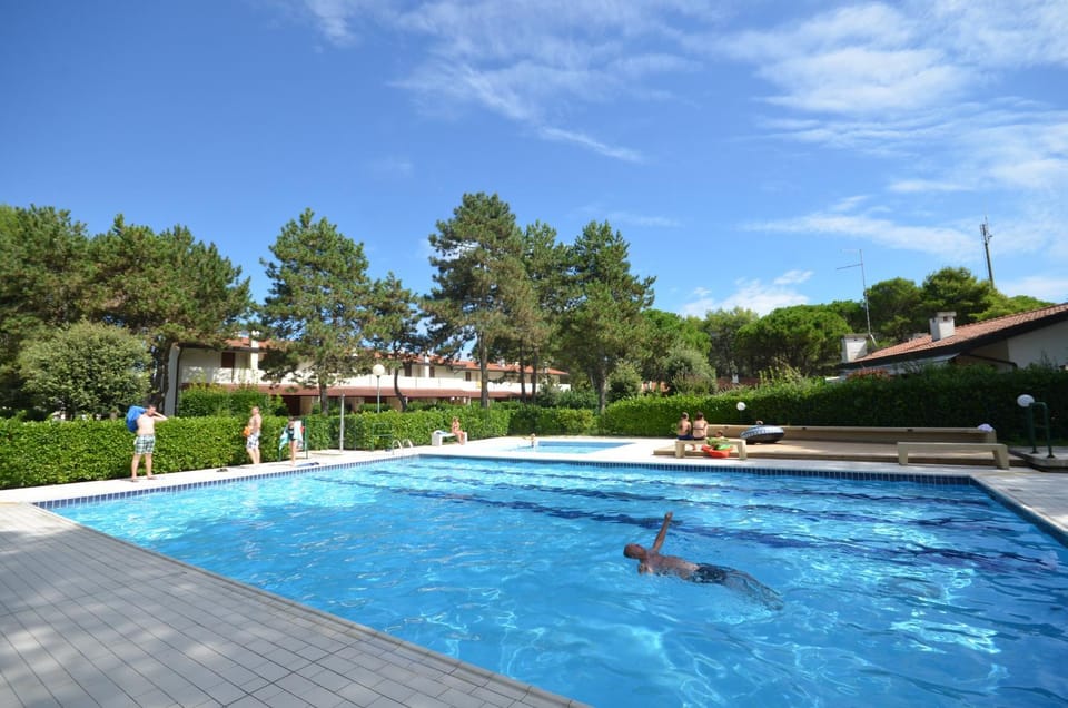 Swimming pool, Swimming pool