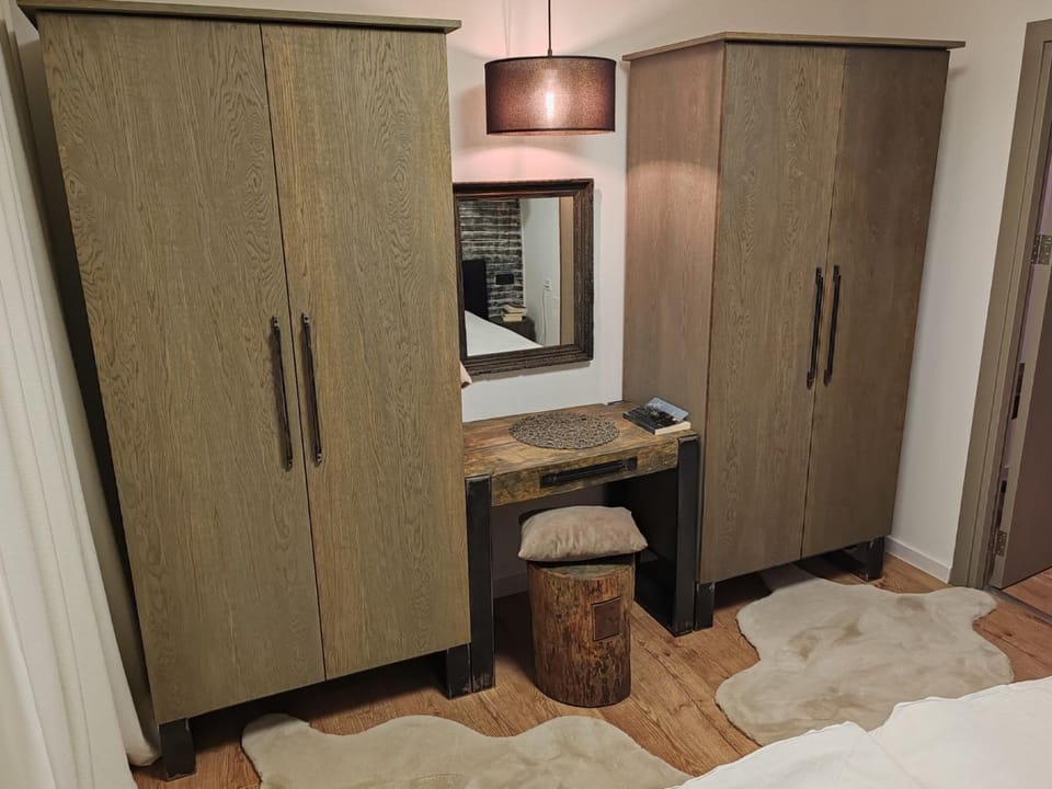 Bedroom, wardrobe
