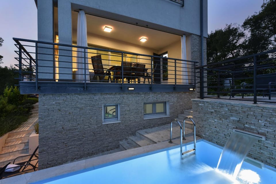 Swimming pool, Swimming pool