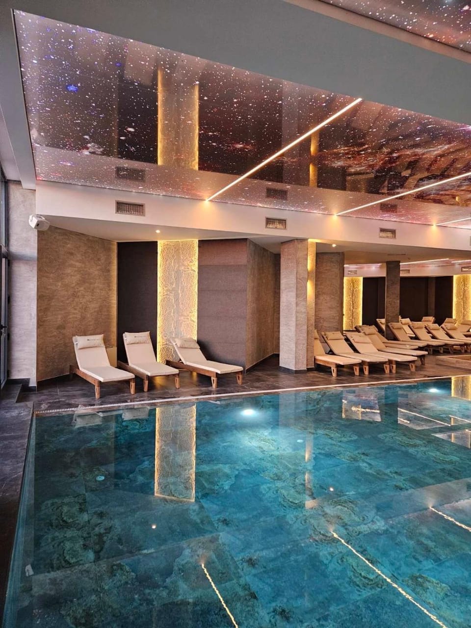 Pool view, Swimming pool, sunbed