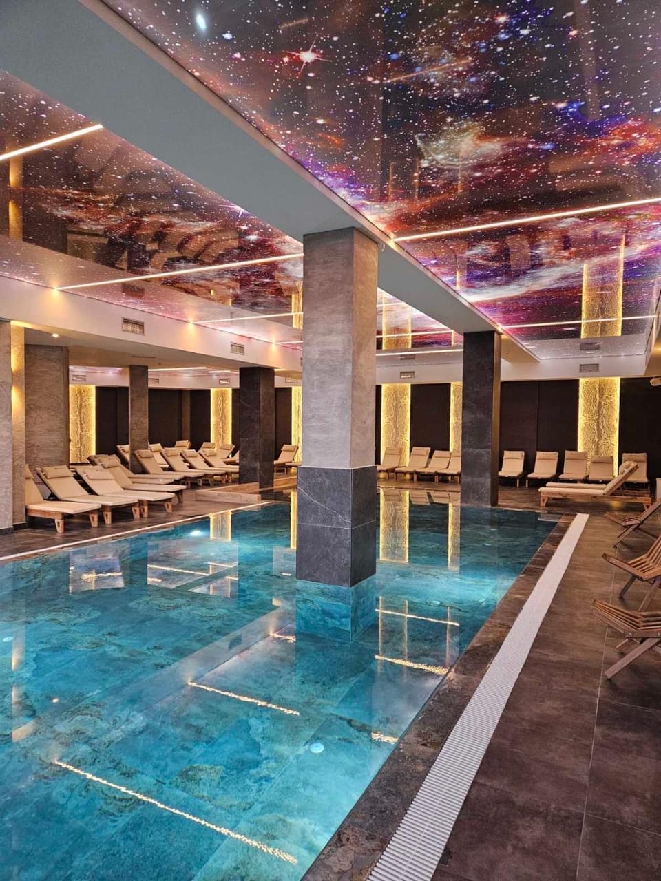 Pool view, Swimming pool, sunbed