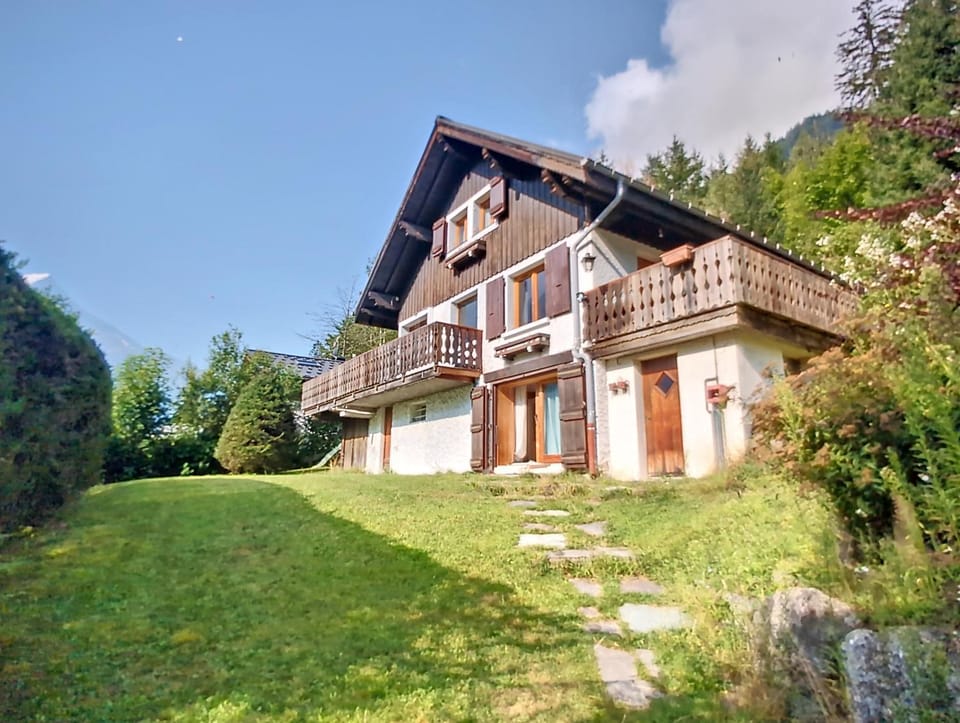 Property building, Spring, Day, Natural landscape, Garden, Garden view