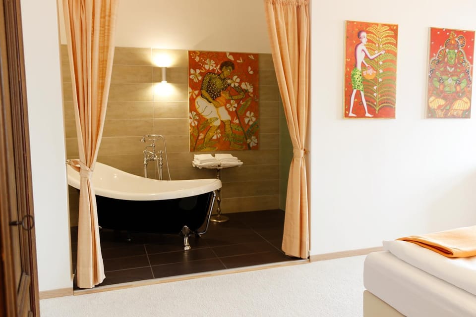 Bathroom, Decorative detail