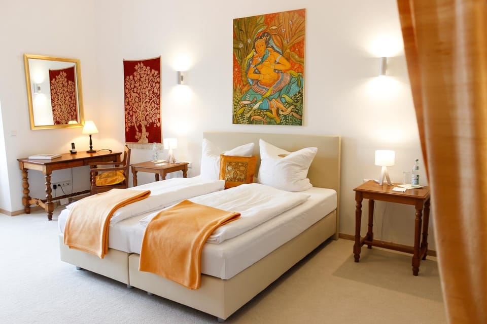 Bed, Photo of the whole room, Decorative detail