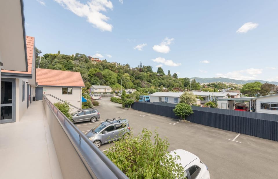 Balcony/Terrace, Mountain view, Street view