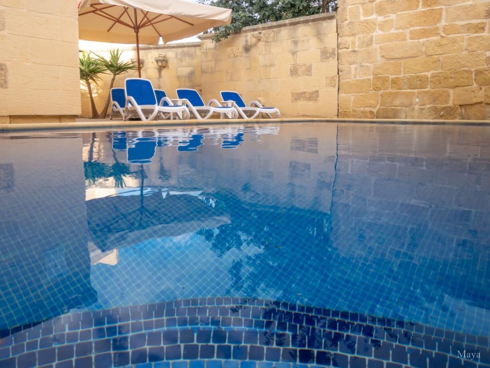 Day, Pool view, Swimming pool, sunbed