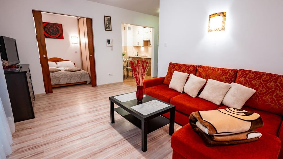 Bed, TV and multimedia, Living room, Seating area