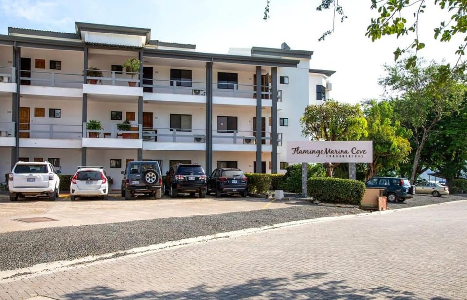 Newly Remodeled Beachfront Condo, Ground-Floor Terrace & Direct Access to Playa Flamingo House in Playa Flamingo