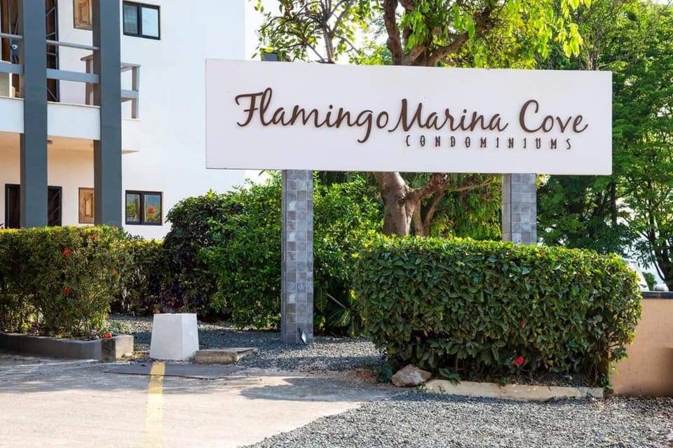 Newly Remodeled Beachfront Condo, Ground-Floor Terrace & Direct Access to Playa Flamingo House in Playa Flamingo