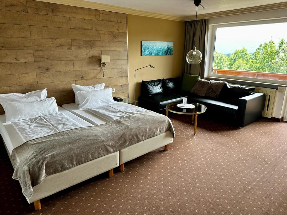 Bed, Seating area