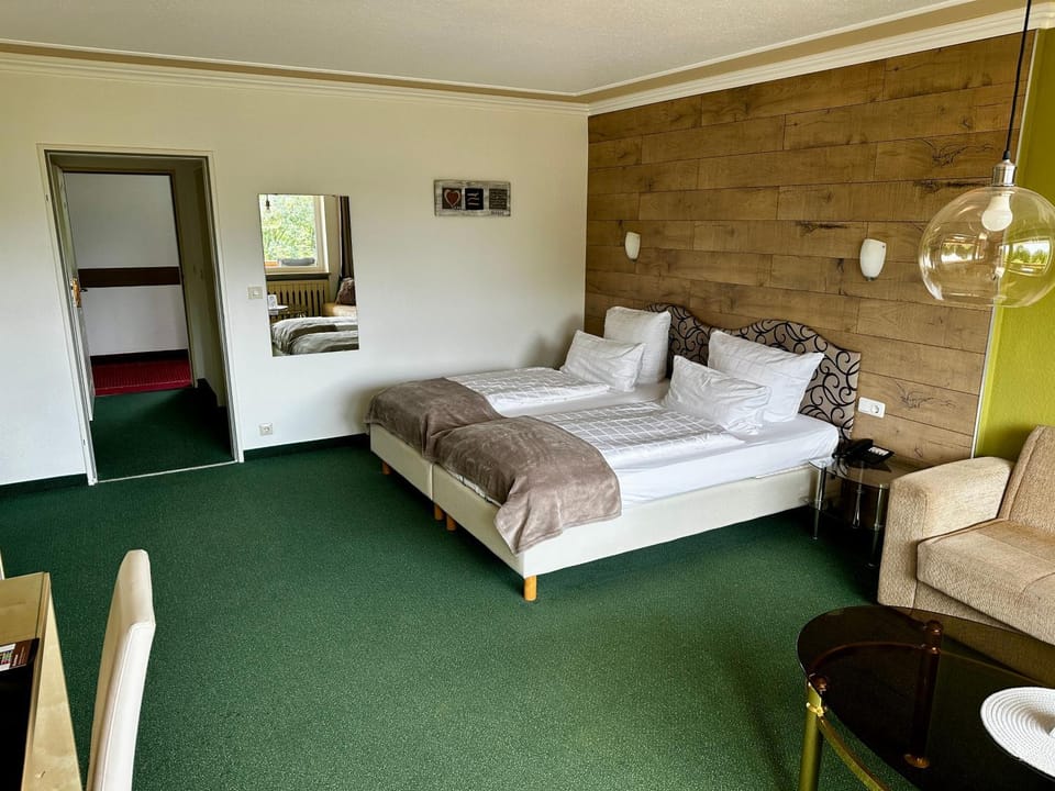 Bed, Seating area