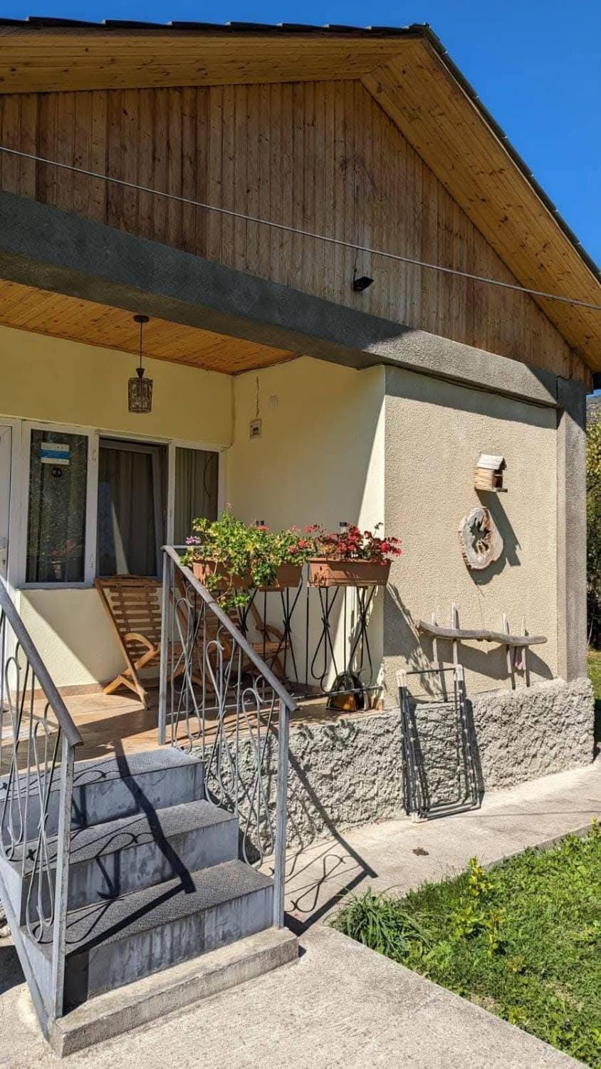 Taripiri Cottages House in Georgia