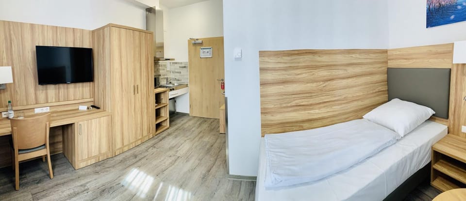 Kitchen or kitchenette, Photo of the whole room, Bedroom