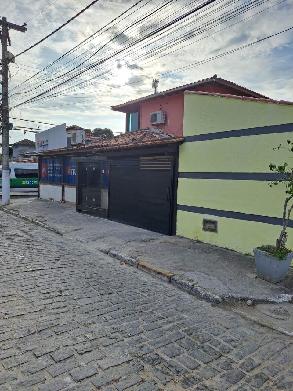 On site, Location, Parking