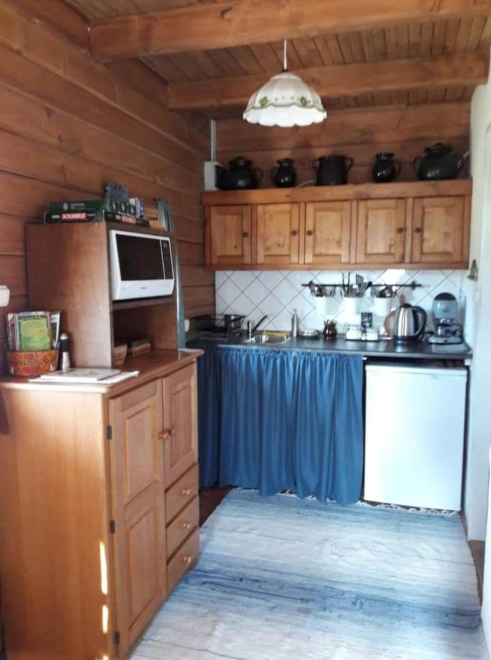 Coffee/tea facilities, Kitchen or kitchenette, microwave, stove, toaster