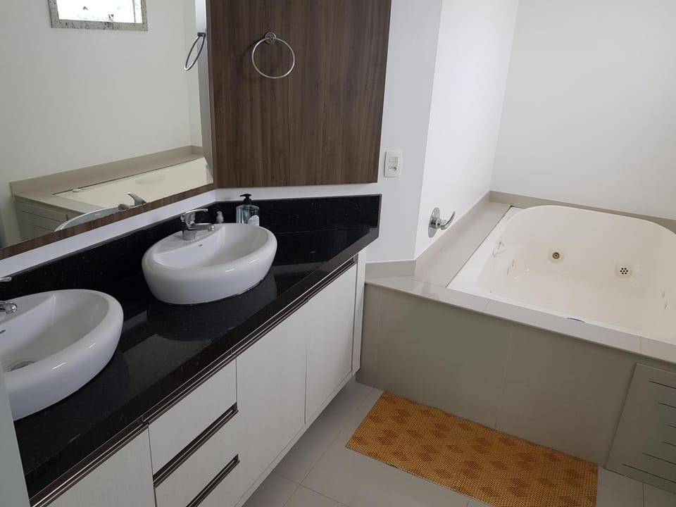 Shower, Hot Tub, Bathroom, Bedroom