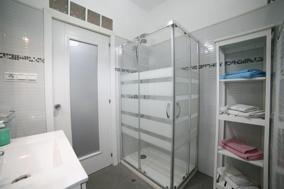 Shower, Bathroom, towels
