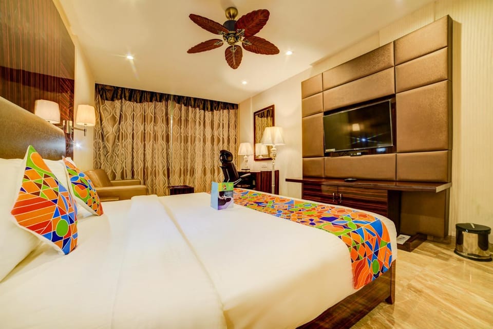 Bed, TV and multimedia, Bedroom
