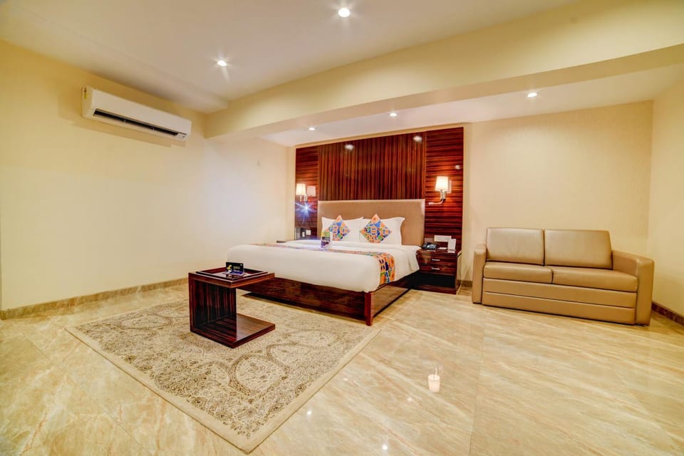 Bed, Living room, Seating area, Bedroom, air conditioner