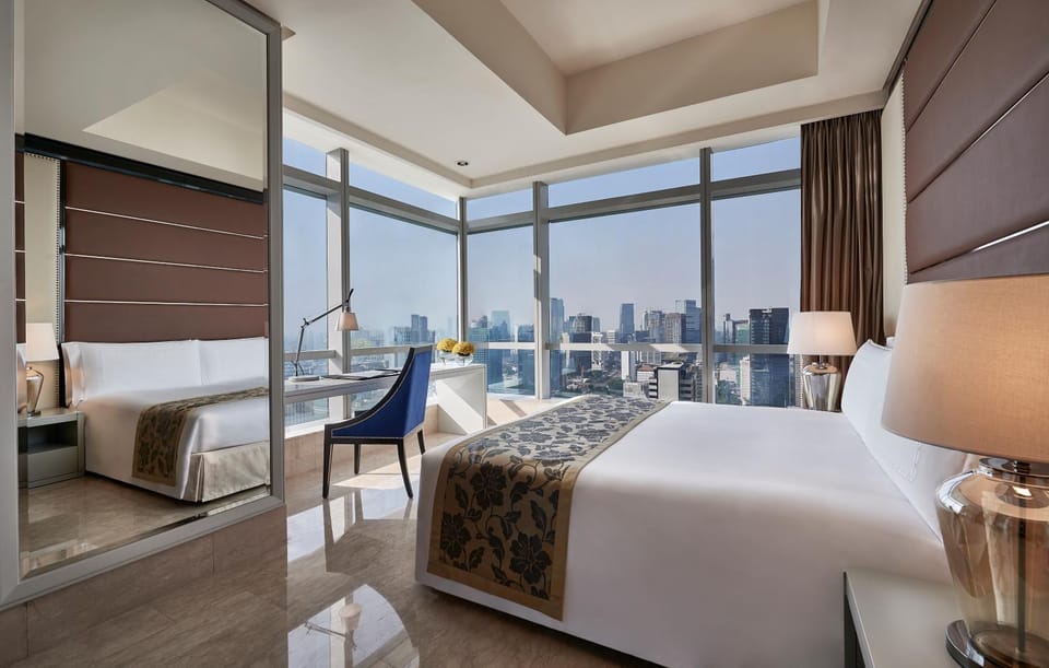 Bedroom, City view