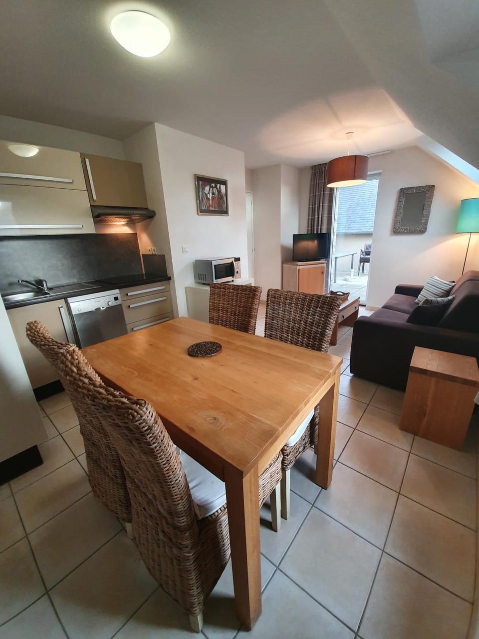 Kitchen or kitchenette, Seating area, Dining area