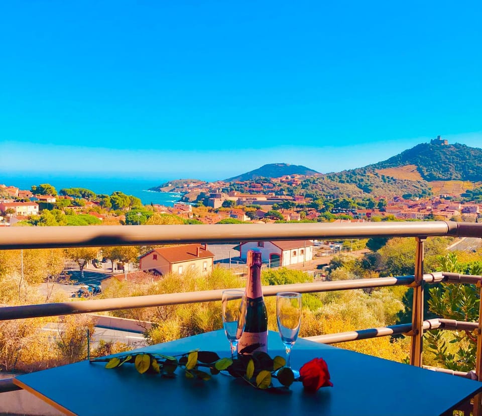 View (from property/room), City view, City view, Landmark view, Landmark view, Sea view, Sea view