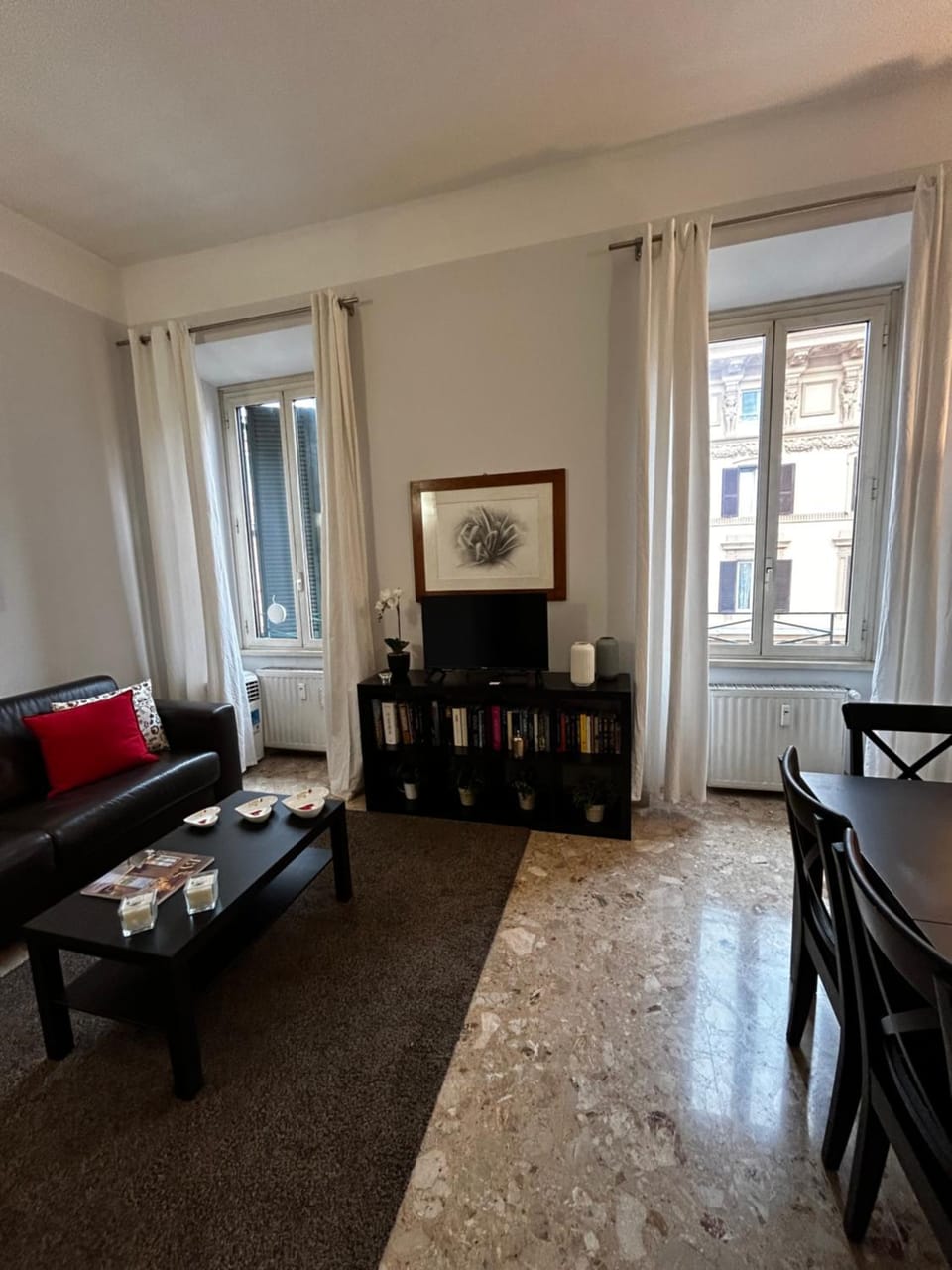 TV and multimedia, Living room, Seating area, Dining area