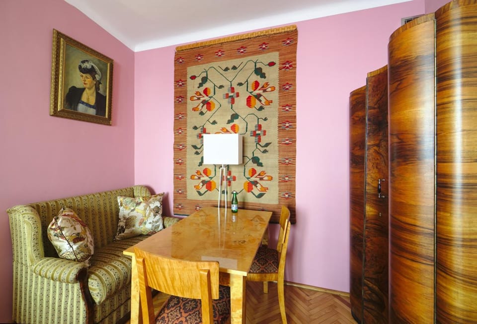 Seating area, Bedroom