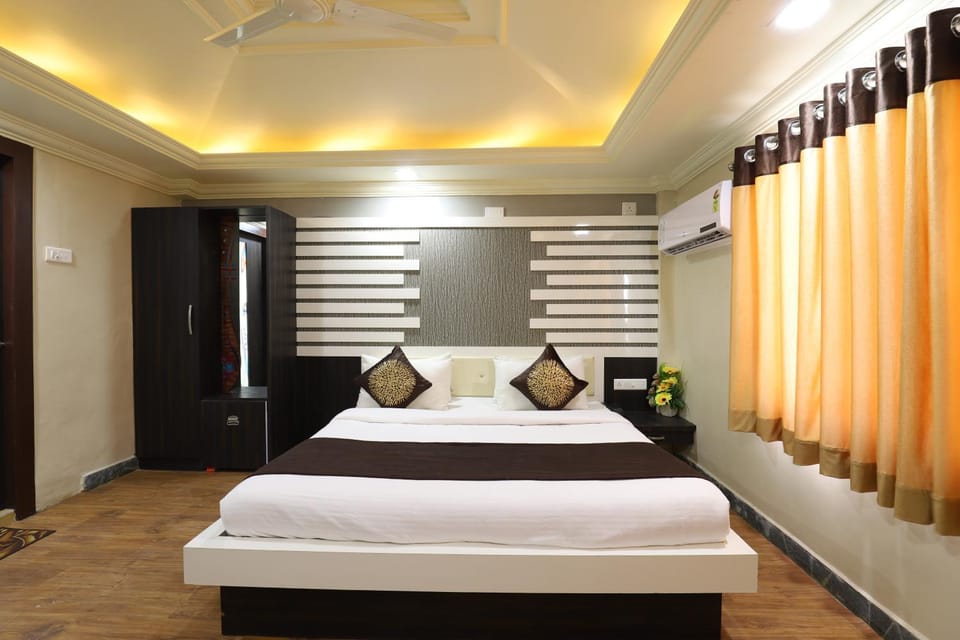 Hotel Loyal Residency Hotel in Gujarat