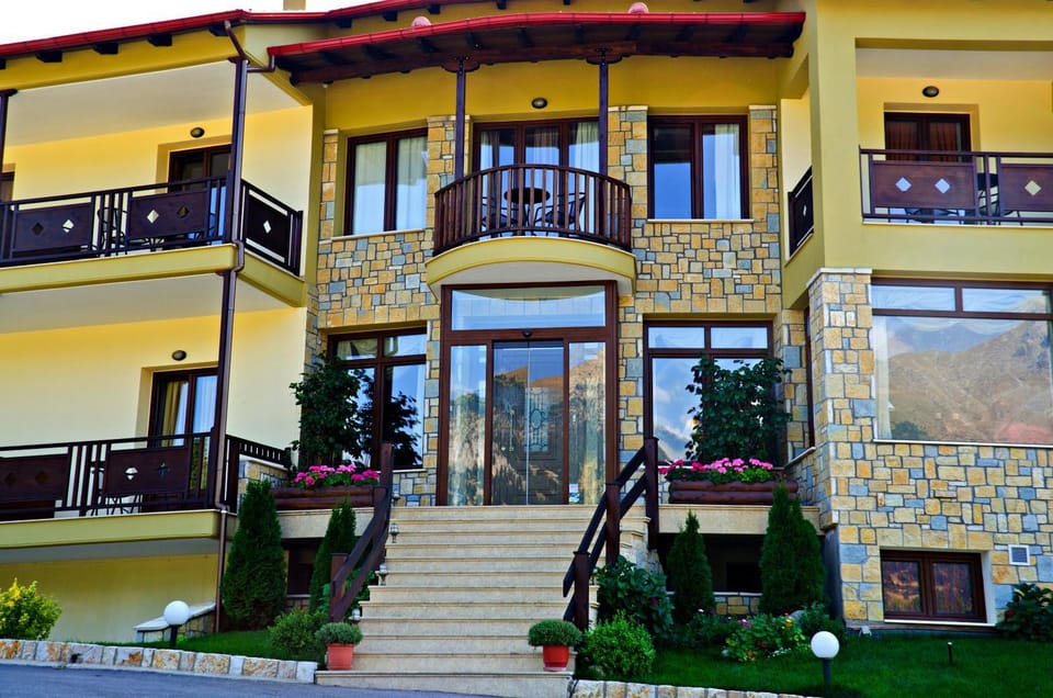 Facade/entrance, Area and facilities