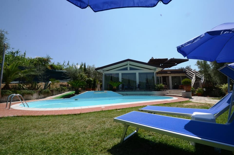 Swimming pool, Swimming pool