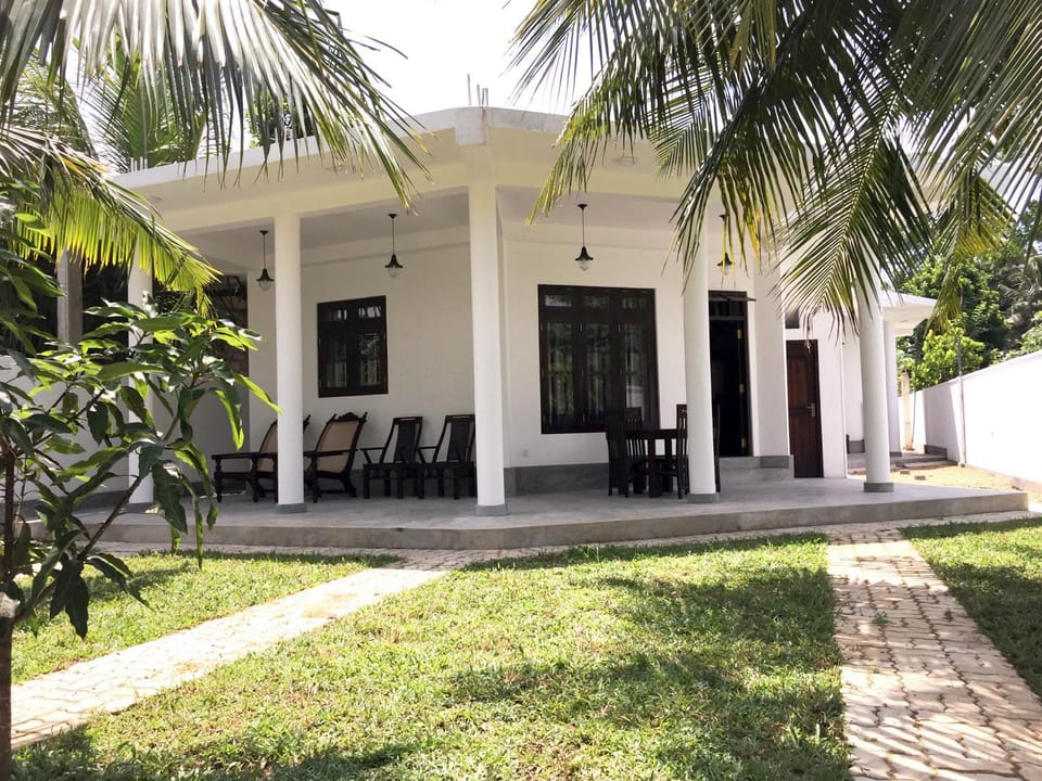 Property building, Garden, Seating area, Garden view