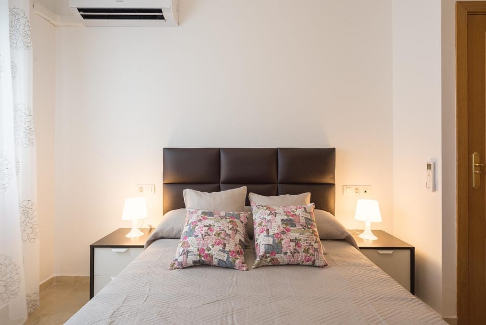 Bed, Bedroom, air conditioner