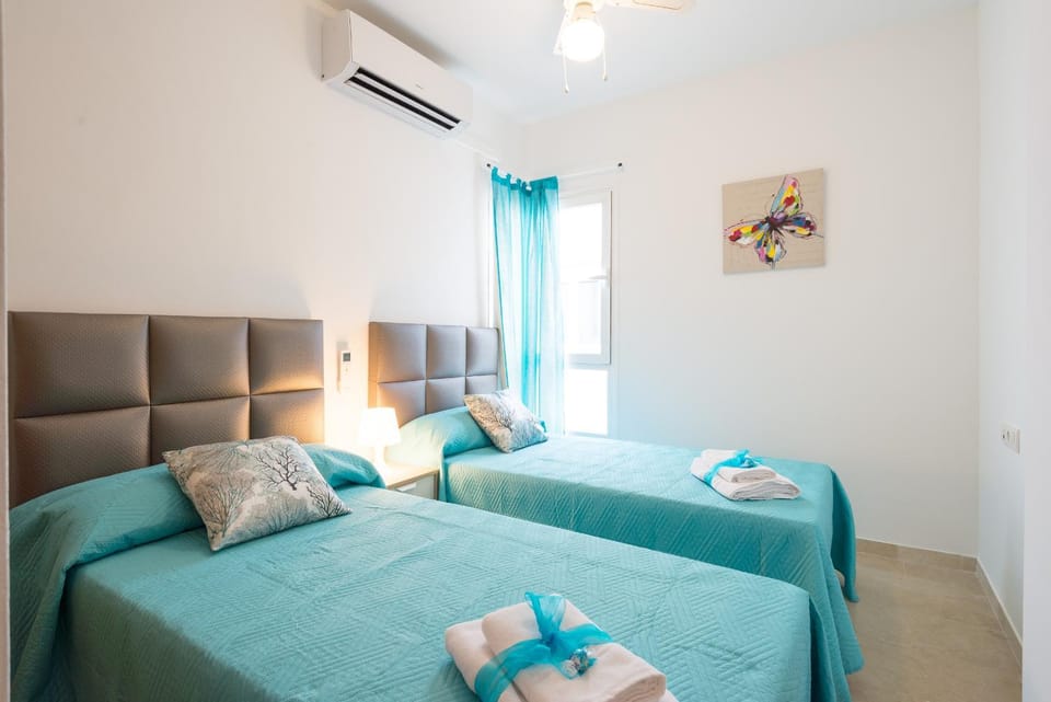 Bed, Photo of the whole room, Bedroom, towels, air conditioner