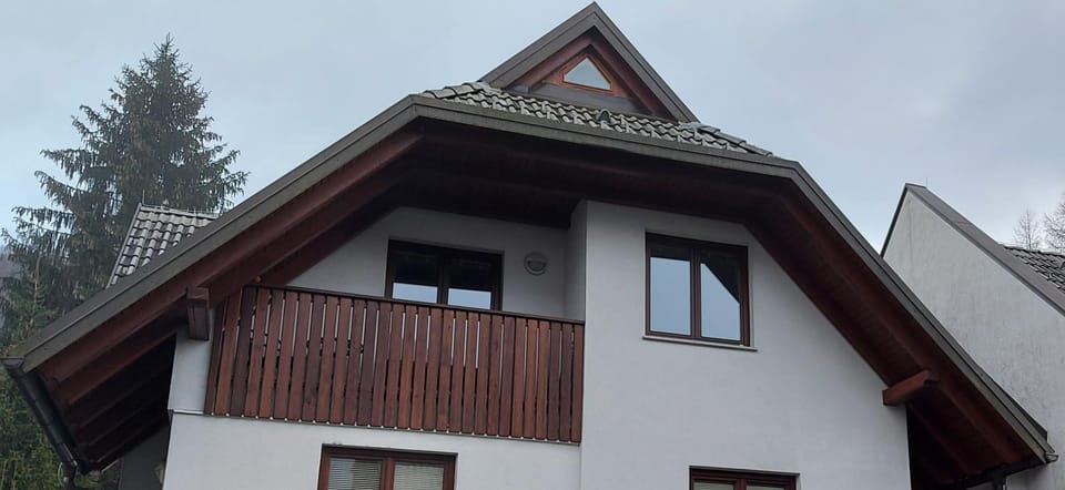 Property building, Day, Balcony/Terrace, On site