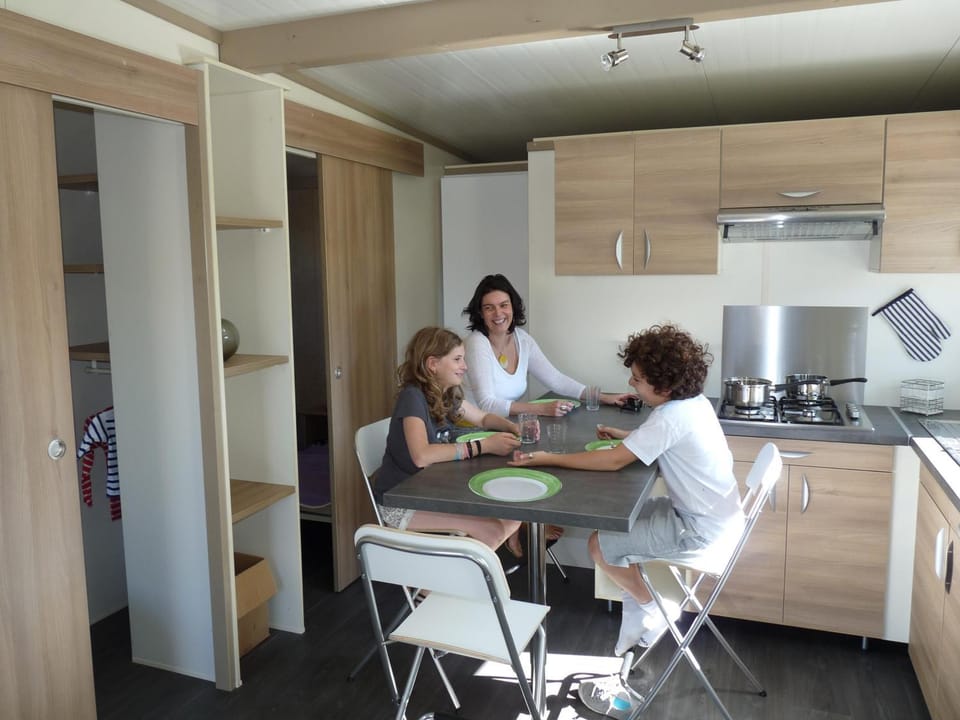DOMAINE des GRANDS PINS Campground/ 
RV Resort in Occitanie