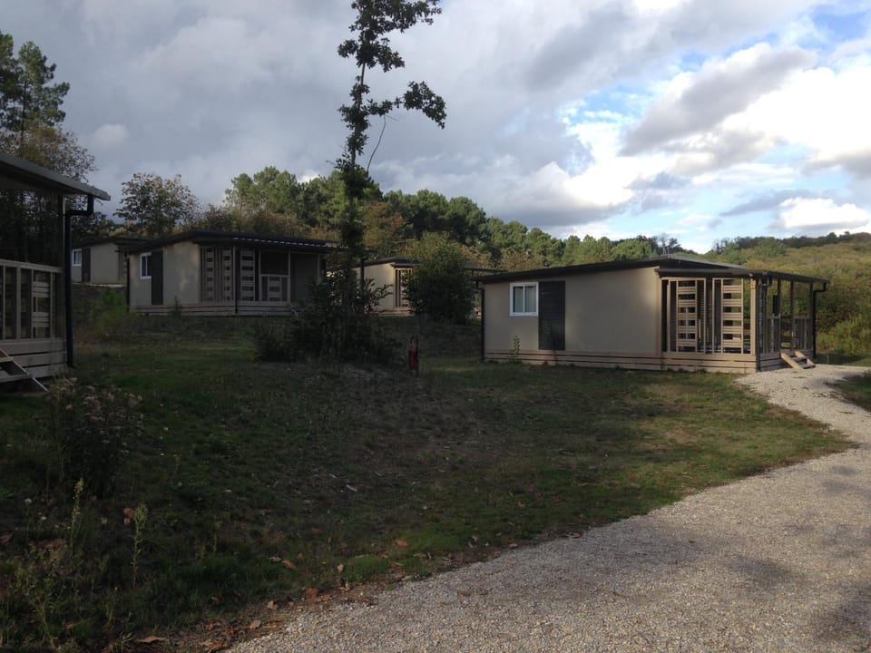 DOMAINE des GRANDS PINS Campground/ 
RV Resort in Occitanie