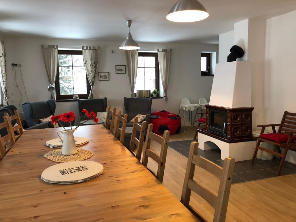 Communal lounge/ TV room, Library