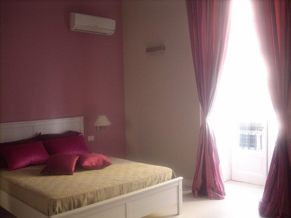 Bed, Photo of the whole room, Bedroom, air conditioner
