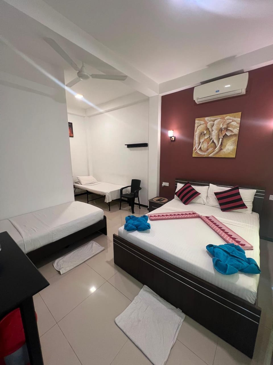 White Villa Airport Transit Hotel Bed and Breakfast in Western Province